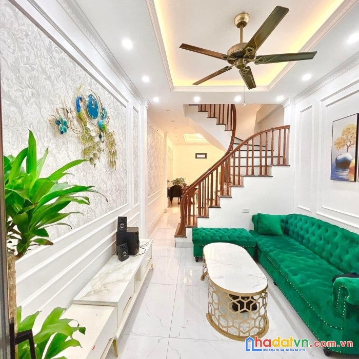 Hot !!! xem ngay nhà ở phố trần bình cầu giấy 33m2, 4 tầng tặng nội thất cực vip, lô góc, ngõ