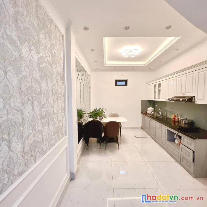 Hot !!! xem ngay nhà ở phố trần bình cầu giấy 33m2, 4 tầng tặng nội thất cực vip, lô góc, ngõ