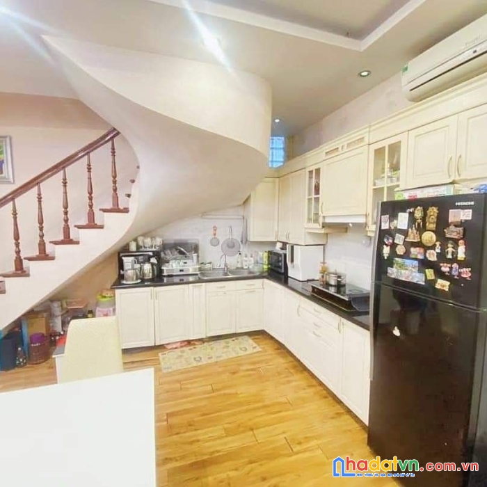 Bán nhà p. lò đúc, hbt, 75m, 5t, mt5m, ở sướng, ngõ nông, rộng 6.9 tỷ. lh: 0366051369