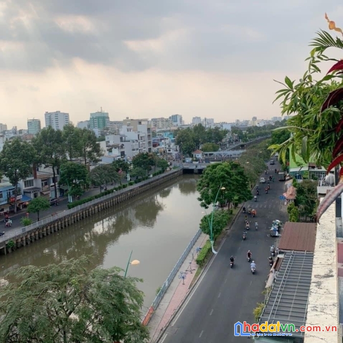 Bán hoặc cho thuê toà nhà văn phòng 2 mt trường sa, p12, q3.