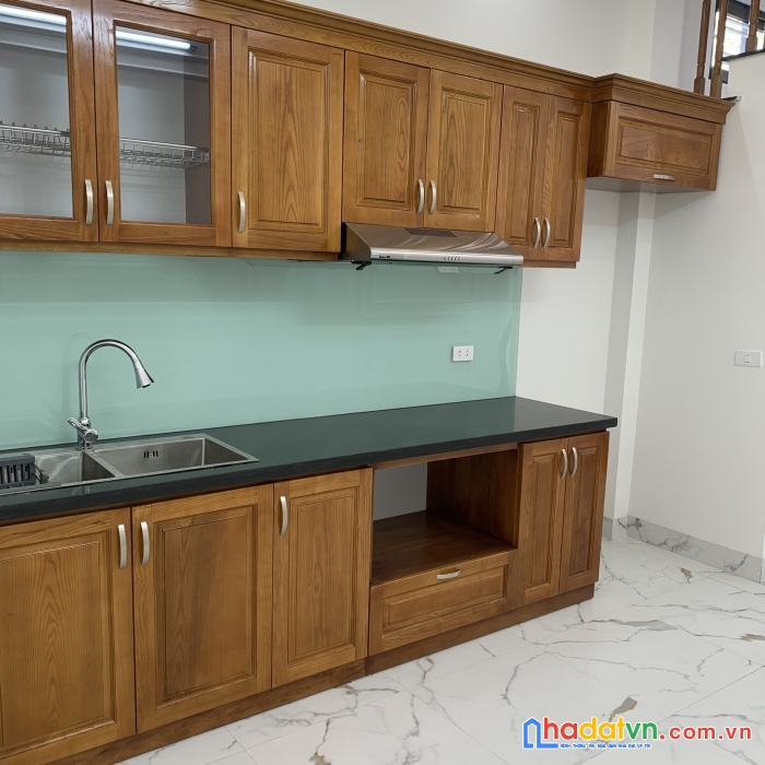 Nhà 5 tầng 40 m2 đối diện eaon long biên, giá 3.98 tỷ