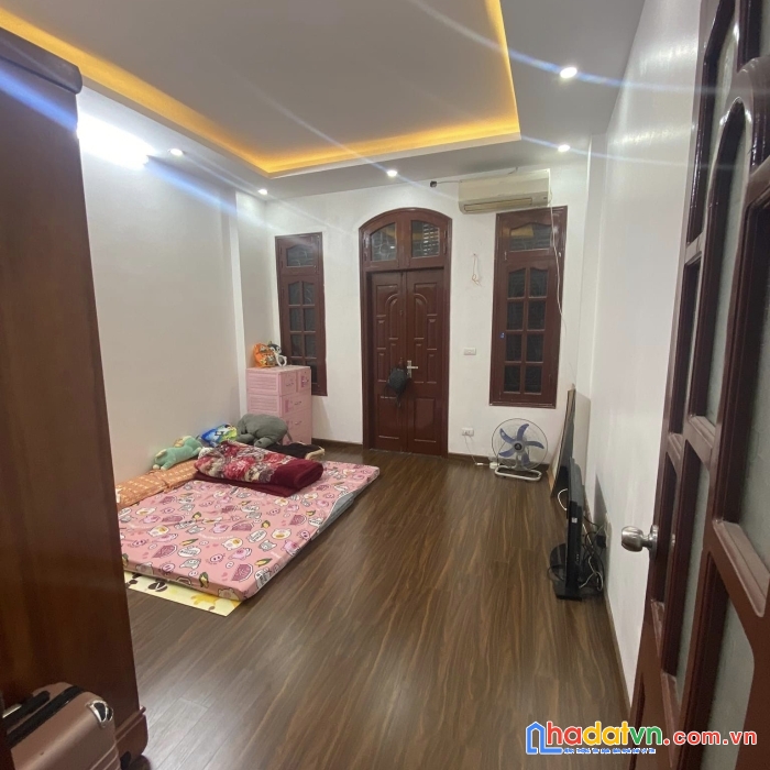 Hot !!! siêu vip nhà trung tâm cầu giấy nhà mới, ngõ thông thoáng 40m2 5 tầng tặng nội thất siêu