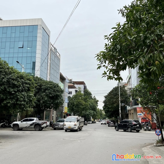 Siêu phâm lô góc văn khê, hà đông, 106m2x5t, mt20m, đường 17m kinh doanh, nhỉnh 17 tỷ