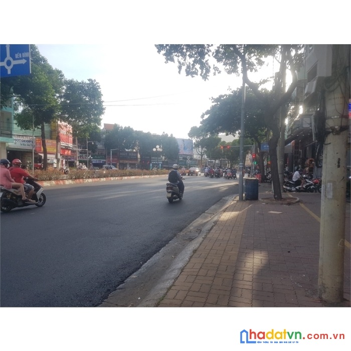 Cho thuê mặt bằng tòa nhà 180m2 đường 30/4 ngã tư giếng nước, tpvt