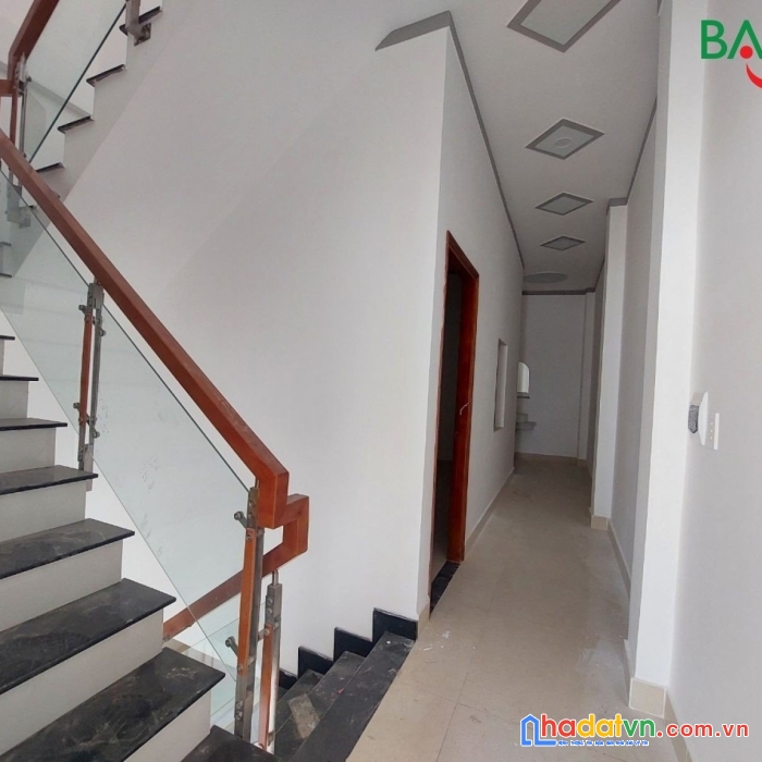 Nhà mới đẹp 5x15m (73m2) 1 trệt 2 lầu, giá chỉ 3.9 tỷ, đường oto, sổ riêng thổ cư, phường long