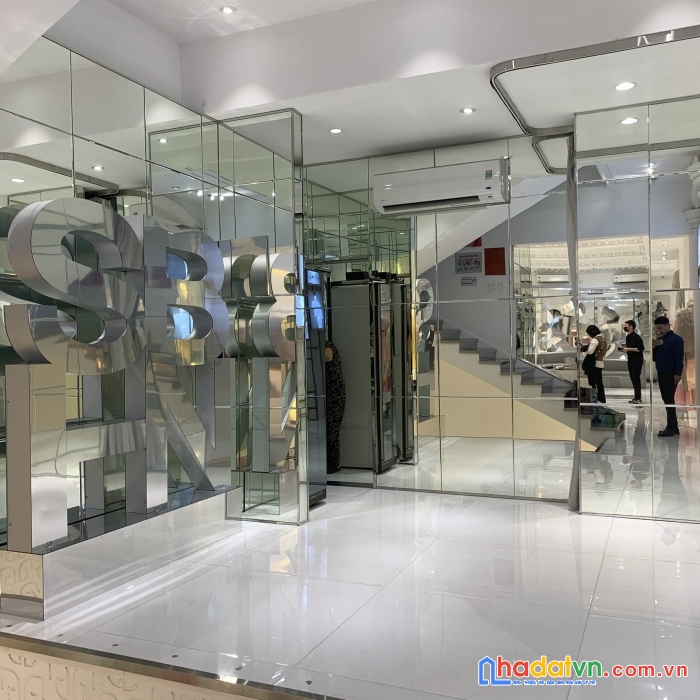 Tòa văn phòng mặt phố bà triệu, 7 tầng thang máy, siêu vip.