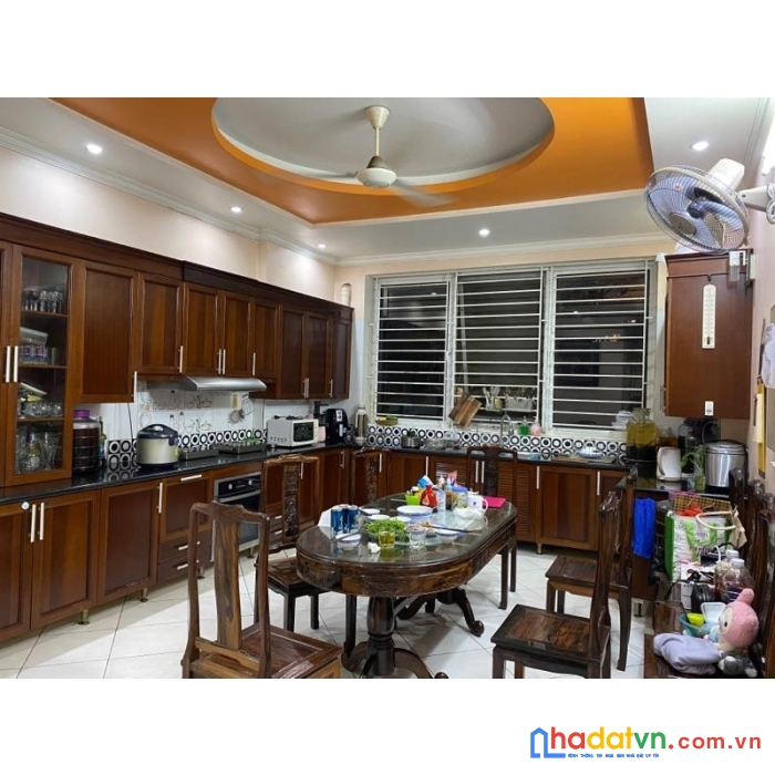 Bán nhà mặt phố võ chí công - tây hồ. kinh doanh sầm uất. dt 80m2. mt 6m. giá 36 tỷ