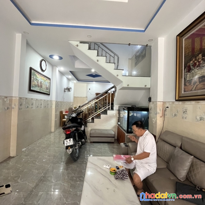 Bán nhà  mặt tiền đht 17-q12- 3 tầng-60m2-nhỉnh 4 tỷ tl