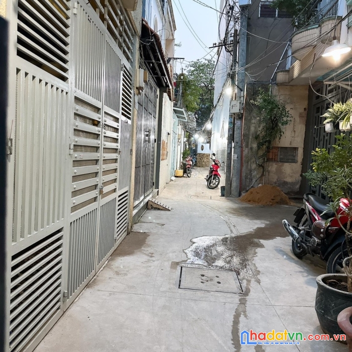 Chính chủ bán nhà 2 tầng đường lũy bán bích, hẻm 3m, 60m2 chỉ 5.4 tỷ, sát mặt tiền.