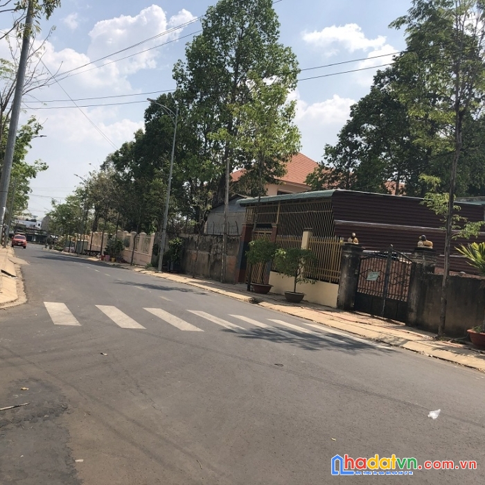 Hot hot cần cho thuê lô đất 2 mặt tiền đẹp vị trí đắc địa tại đồng xoài- bình phước