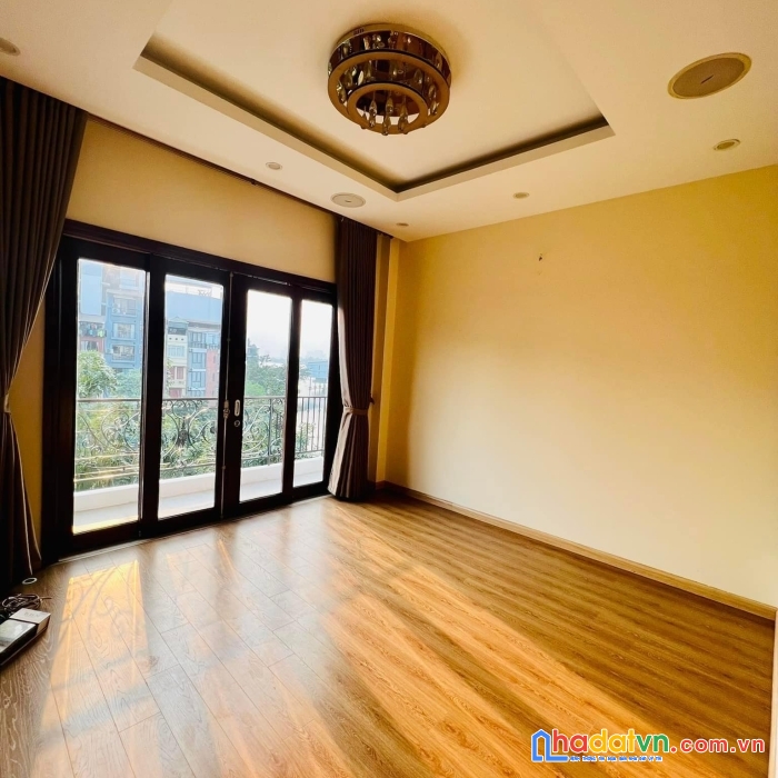 Bán nhà mặt phố yên hoa. tây hồ. view hồ tây. dt 50m2. 6 tầng. giá 24 tỷ