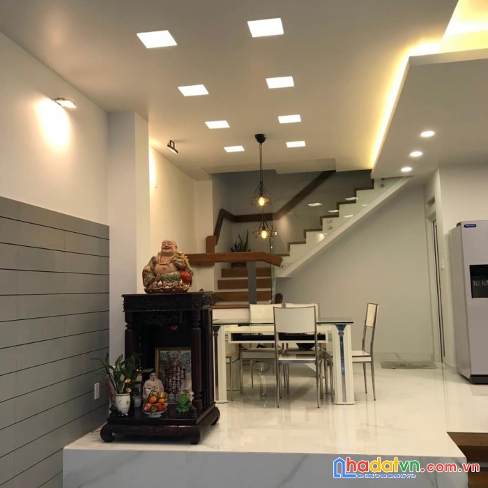Nhà hiếm đường lê đại hành , hẻm xe hơi , dt vip 4 x 9.5m , 2 tầng , giá chỉ 3.x tỷ.