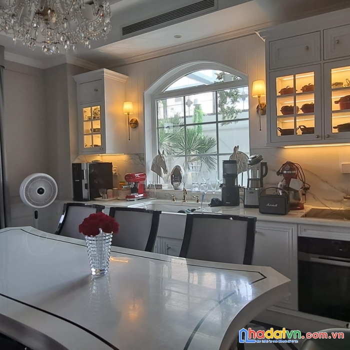 Bán siêu biệt thự 100 tỷ cục hiếm, mặt tiền đường lớn trung tâm quận 7