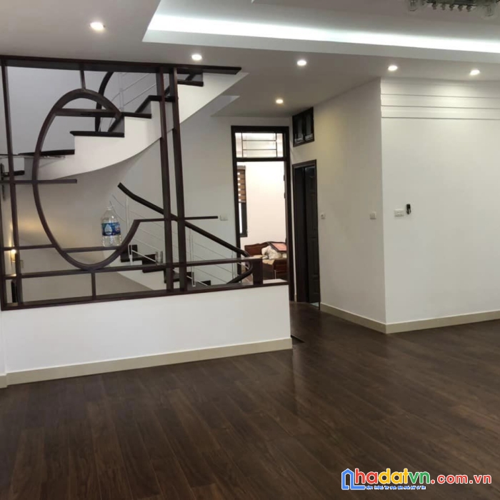 Bán biệt thự để 2 ô tô tại ngõ 192 lê trọng tấn