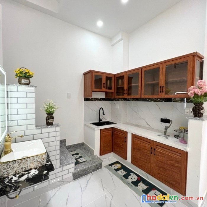 Nhà bán căn góc 3 tầng mới, đẹp hẻm thông 667 hưng phú p9q8