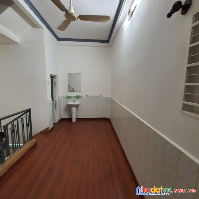 Bán gấp nhà hẻm 1 sẹc đường hải thượng lãn ông, p.14, q.5 - giá: 3.6 tỷ