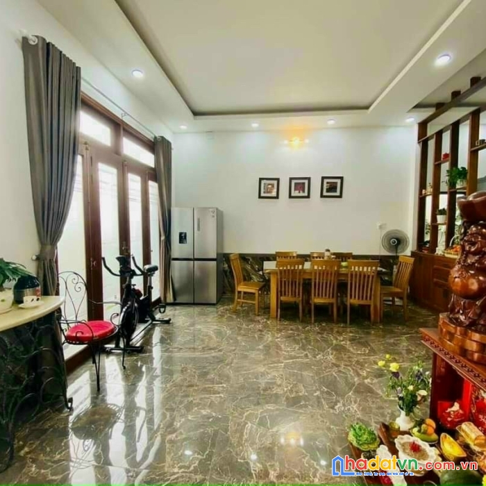 Nhà 3 tầng dt 240m2 ngay chợ bình chánh 3 tỷ 80tr