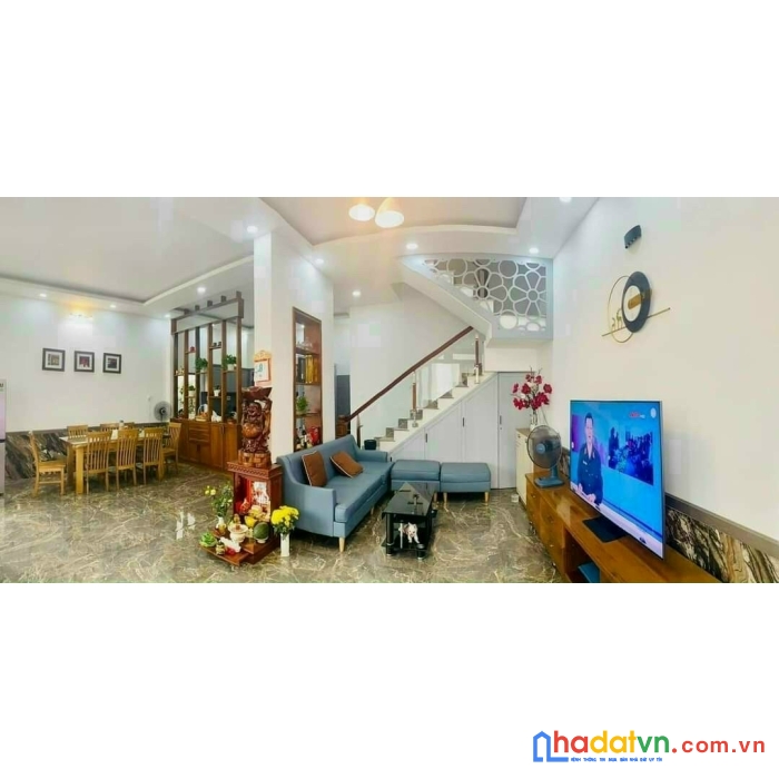 Nhà 3 tầng dt 240m2 ngay chợ bình chánh 3 tỷ 80tr