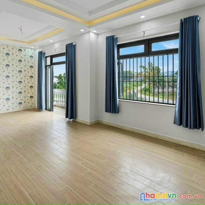 Nhà 3 tầng dt 240m2 ngay chợ bình chánh 3 tỷ 80tr