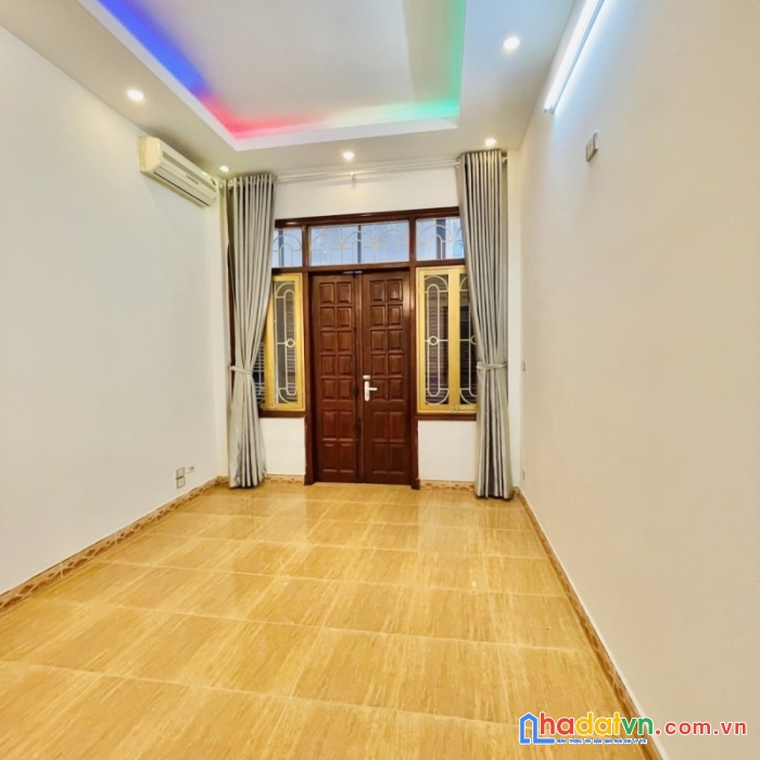 Bán nhà ngõ quỳnh hai bà trưng 42m2 x 4 tầng, mt 3.6m giá 4 tỷ