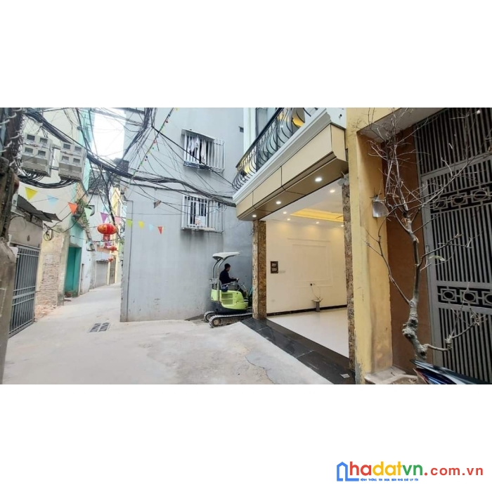 Hiếm nhỉnh 5 tỷ có nhà 5 tầng mới - lô góc - thang máy - ô tô  vào nhà - làm văn phòng nhỏ - kinh