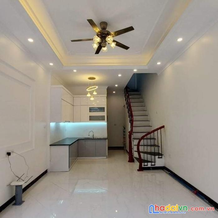 Hiếm nhỉnh 5 tỷ có nhà 5 tầng mới - lô góc - thang máy - ô tô  vào nhà - làm văn phòng nhỏ - kinh