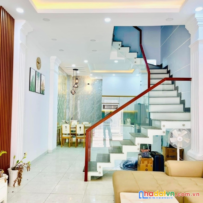Bán nhà mới 4 tầng đường phạm đăng giảng, hẻm xe hơi, 51m2 chỉ 5.6 tỷ, nhà mới ở ngay.