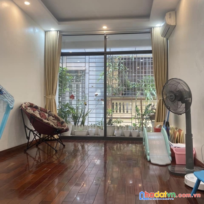 Nhà hoàng hoa thám. 46m2 6t. mt4.3m. cách ô tô 50m. ngõ thông. kinh doanh tốt. thang máy. giá: 8.5