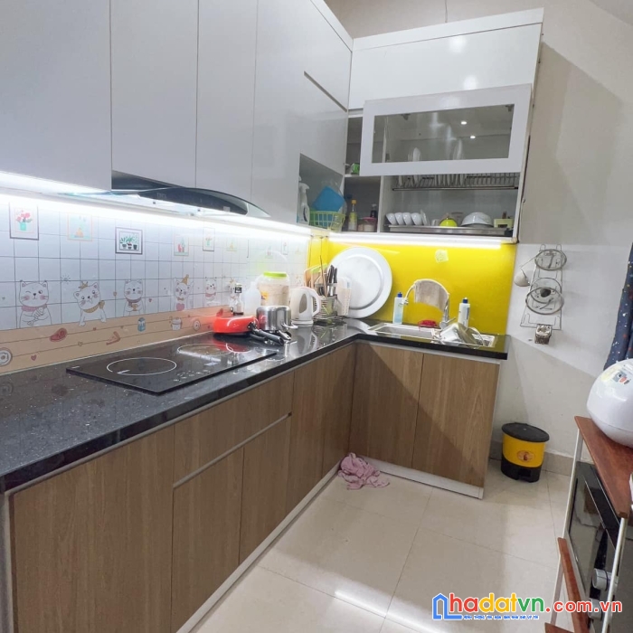 Nhà hoàng hoa thám. 46m2 6t. mt4.3m. cách ô tô 50m. ngõ thông. kinh doanh tốt. thang máy. giá: 8.5