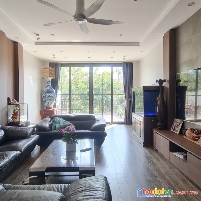 Siêu phẩm mặt phố nguyễn văn cừ, 6 tầng, thang máy, cạnh liền kề của vingroup, 100m2, 28 tỷ