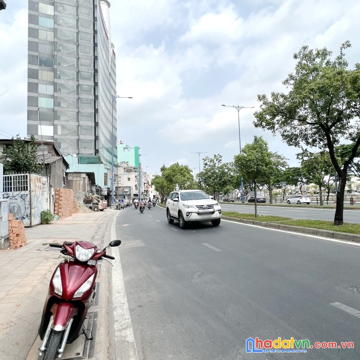 Nhà 6 tầng mặt tiền đường võ văn kiệt p10q5 - giá : 10.9 tỷ