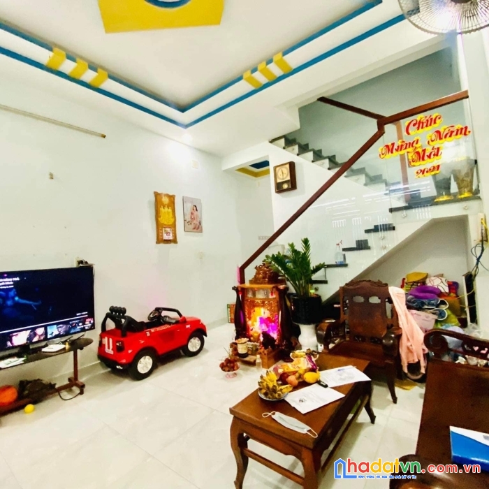 Bán nhà tân phú, 5 tầng, 80m2, ngang bề thế 5.3m. hẻm xe hơi sát mặt tiền