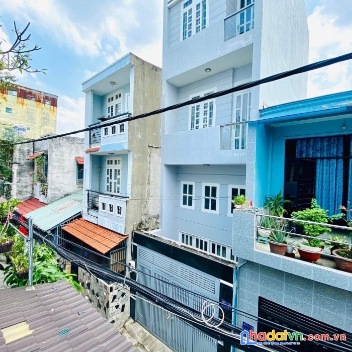 Bán nhà tân phú, 5 tầng, 80m2, ngang bề thế 5.3m. hẻm xe hơi sát mặt tiền