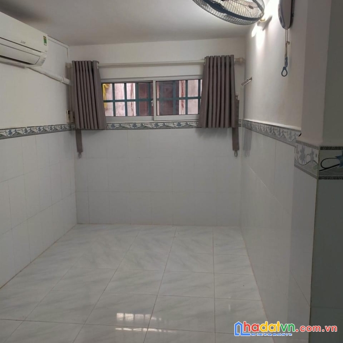 Chủ ngộp bán gấp nhà hẻm xe hơi lạc long quân quận 11 ngang 4m nhỉnh 2 tỷ .