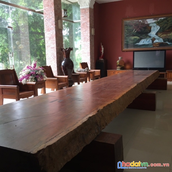 Chính chủ em cần bán hơn 10000m 800m đất ở sãn khuôn viên biệt thự, ao cá, bể bơi, sân tennis, bám