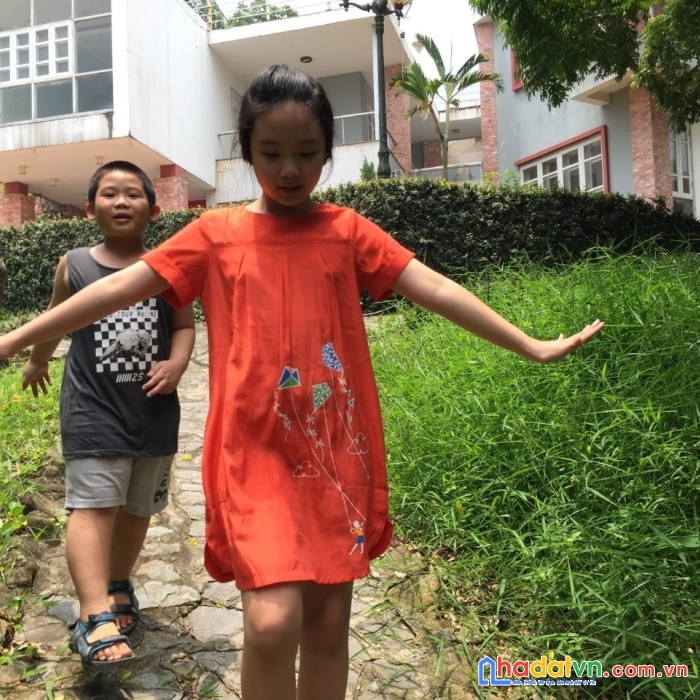 Chính chủ em cần bán hơn 10000m 800m đất ở sãn khuôn viên biệt thự, ao cá, bể bơi, sân tennis, bám