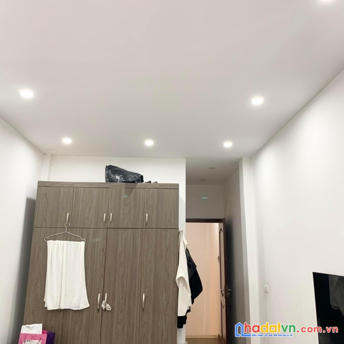 Hot !! 0904.688.633 bán  nhà cầu giấy 32m2, 5 tầng nhà còn mới đẹp ở ngay chi 3,7 tỷ ngõ thông