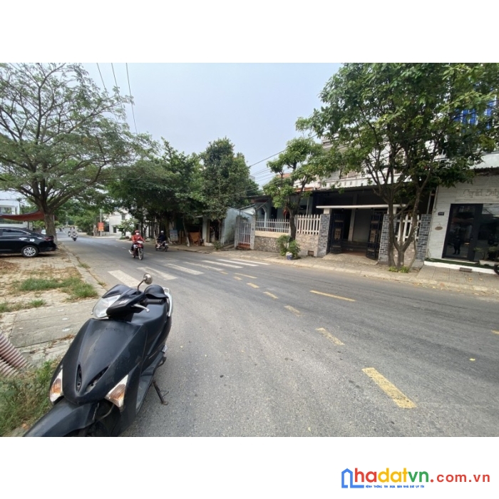 Đất mặt tiền tôn đản 80m2, góc, ngang 8, 2.6 tỷ