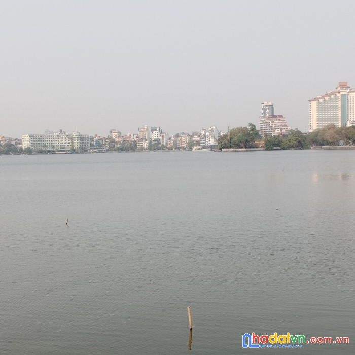 Bán nhà mặt phố lạc long quân, lô góc, mt: 15m, view hồ tây. dt: 150m2. giá nhỉnh: 70 tỷ