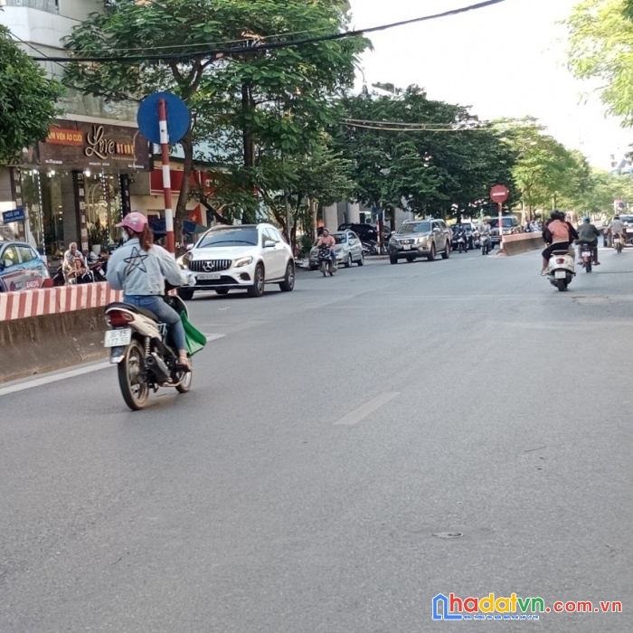 Bán nhà mặt phố lạc long quân, lô góc, mt: 15m, view hồ tây. dt: 150m2. giá nhỉnh: 70 tỷ
