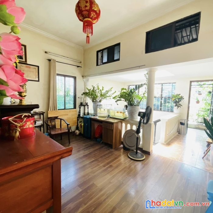 Mặt phố cát linh, vip đống đa, lô góc, vỉa hè, ô tô tránh, kinh doanh sầm uất. 1 mặt phố 1 mặt ngõ