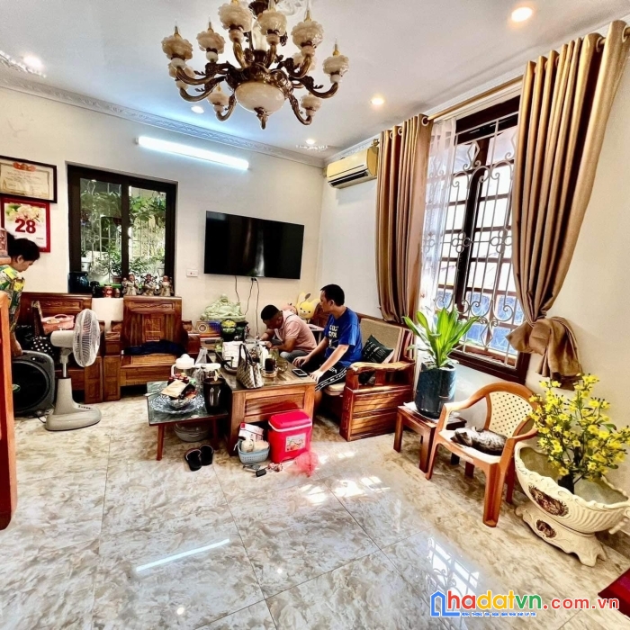 Bán căn hộ gần nhà hát lớn, hồng hà, hoàn kiếm 90m2 giá 2,75 tỷ.