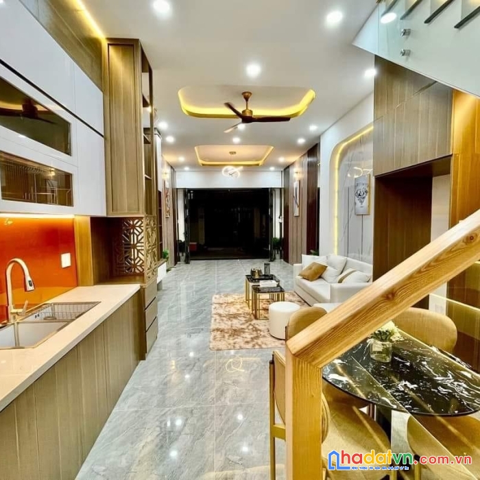 Bán nhà hxh đậu cửa, 10m ra hxt, nguyễn đình chiểu, q3, vùa ở vừa kd, 3.8m*11m, nhỉnh 6 tỷ