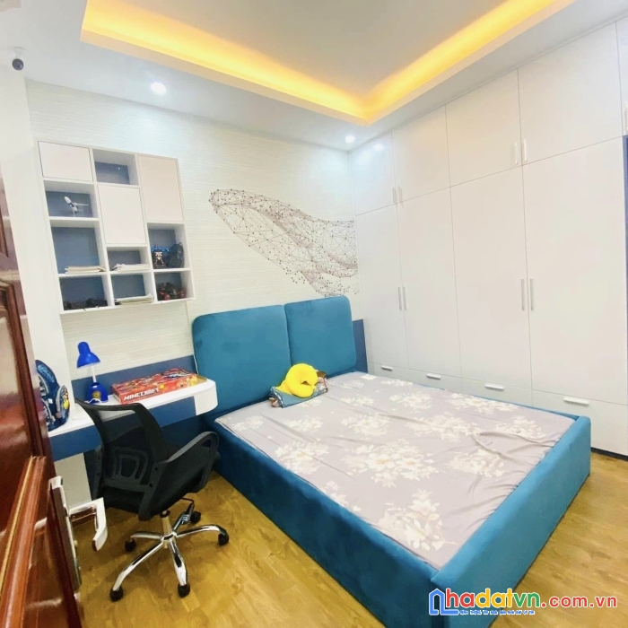 Bán nhà chính chủ cầu giấy 46m2, 5 tầng cạnh phố ngõ thông thoáng chỉ hơn 5 tỷ tặng nội thất vip