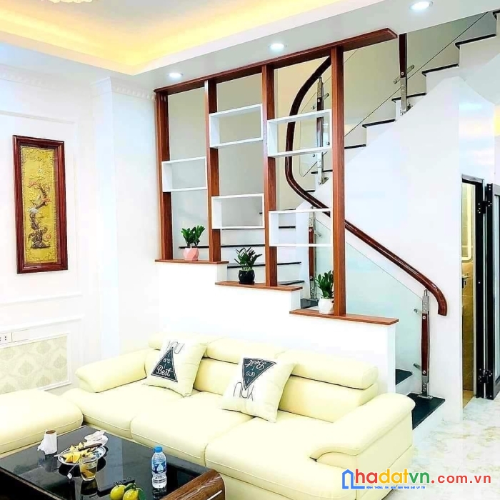 Nhà đẹp ở ngay, full nội thất cao cấp đại la, hai bà trưng 35m2.