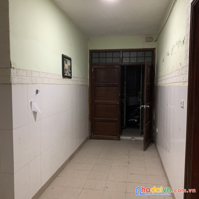 Bán tập thể bv bạch mai 120m2, mt 6m, sát phố - sổ hoa hậu - ngõ thông, lh 0966037496