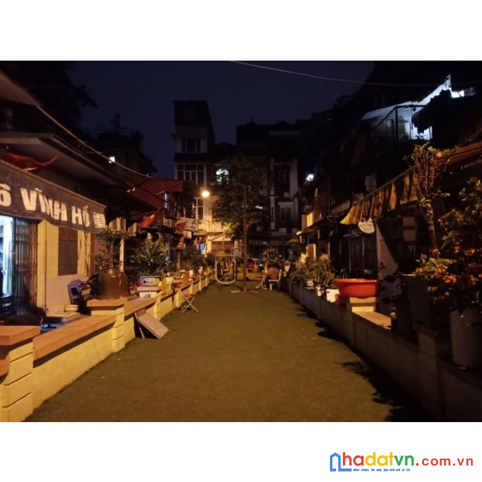 Bán tập thể vĩnh hồ 90m2, trước nhà có sân chơi, tiện ích ngập tràn, lh 0966037496