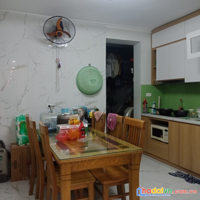 Bán tập thể vĩnh hồ 90m2, trước nhà có sân chơi, tiện ích ngập tràn, lh 0966037496