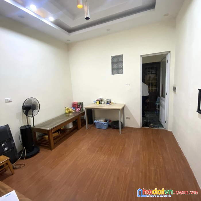 Bán nhà chính chủ tài chính 7 tỷ ở cầu giấy !! nhà 65m2, 6 tầng 9 phòng kk ngõ thông thoáng, dòng