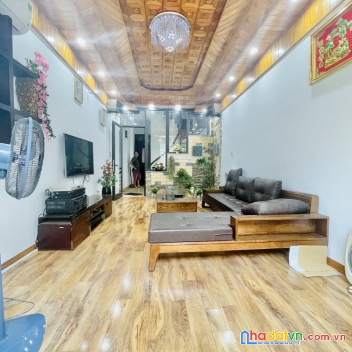 Bán nhà phố 8/3 hai bà trưng 42m2 x 4 tầng, mt 3.4m giá 9 tỷ
